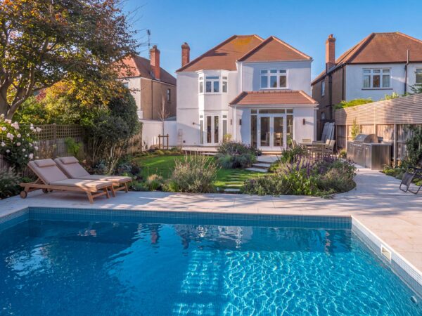 Spray cork advice illustrated by the completed Hove home exterior