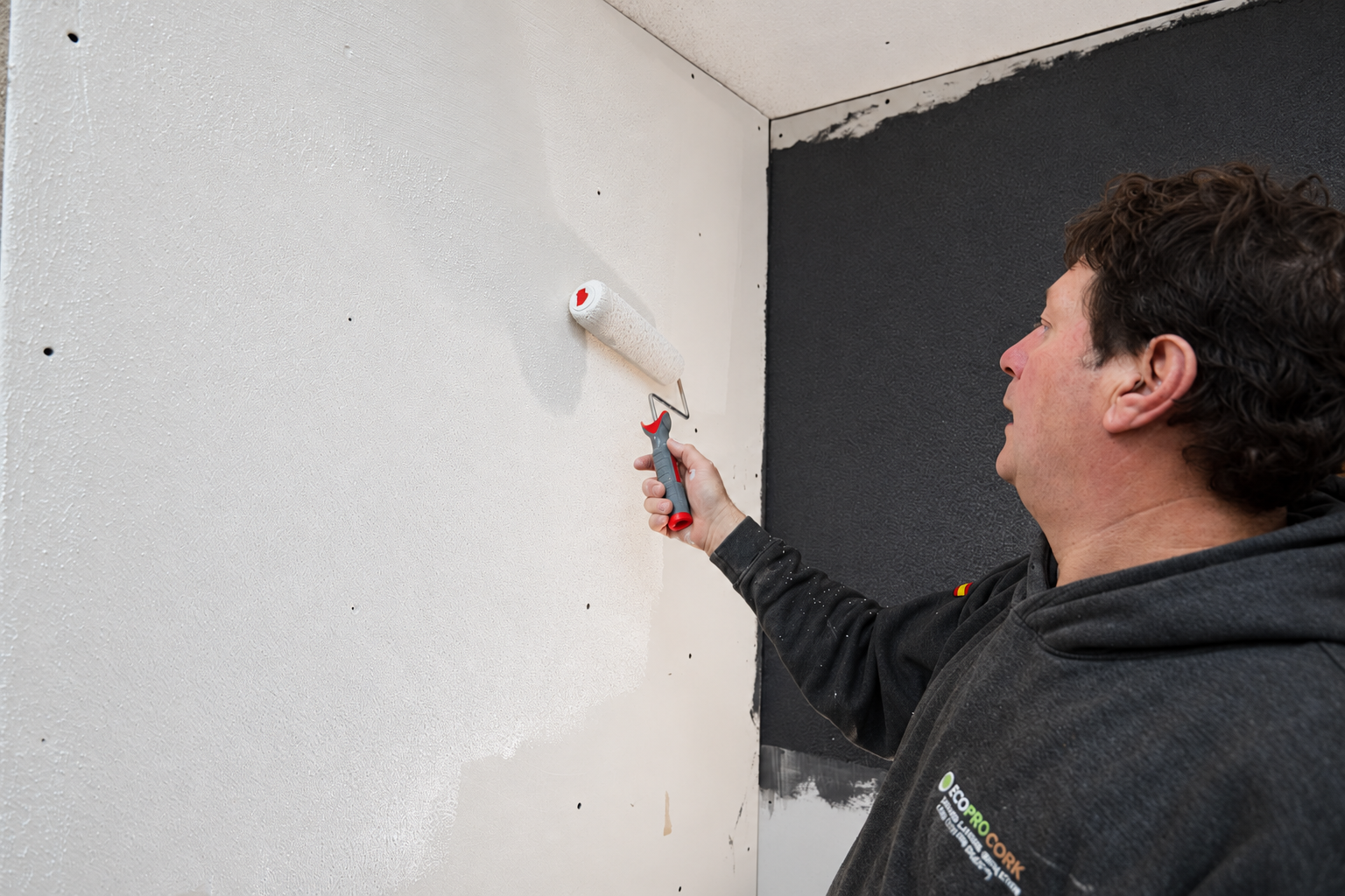 DECOCORK DIY guide: roller application to an interior demonstration wall